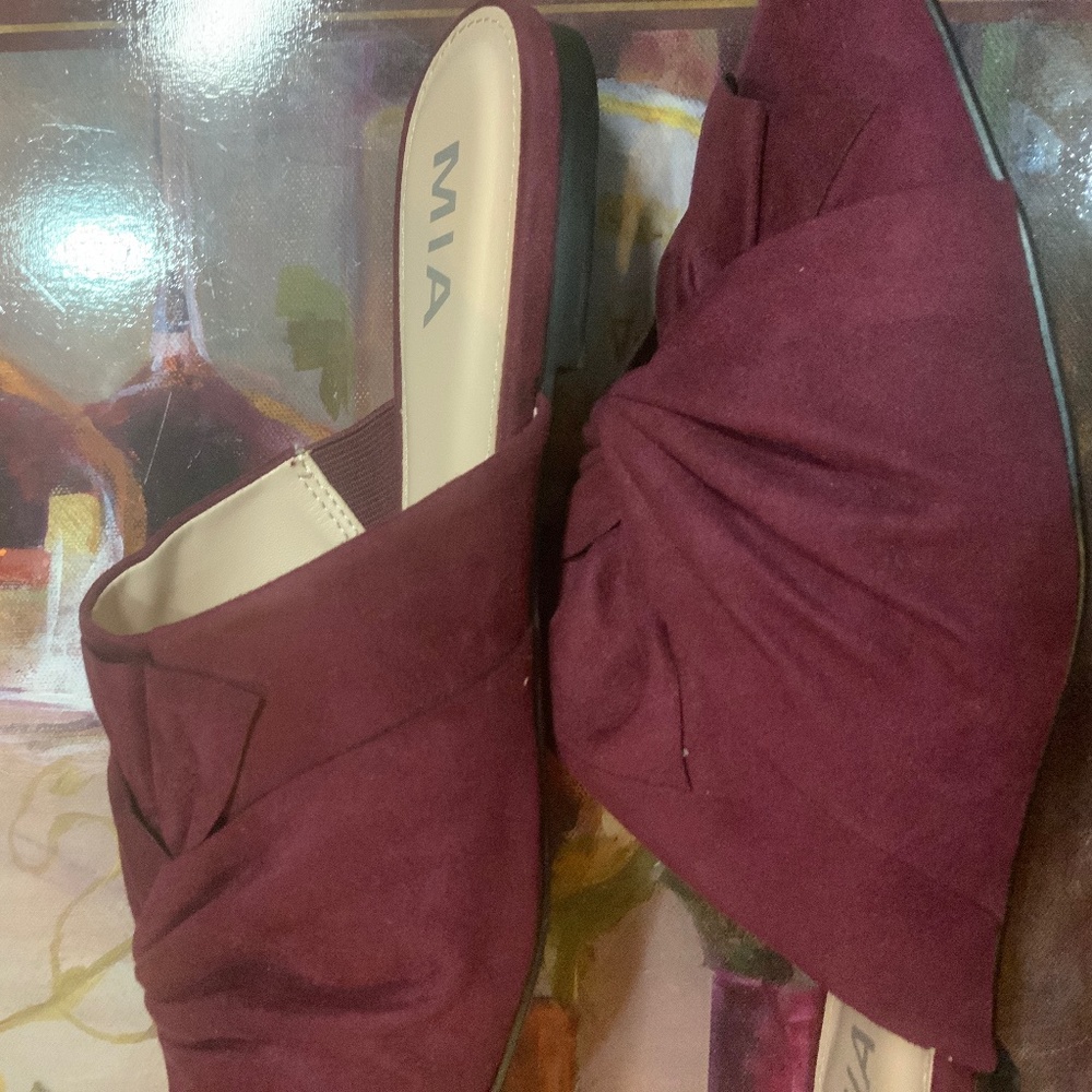 NWT Mia Slides Burgundy Faux Leather Suede - Picture 6 of 6